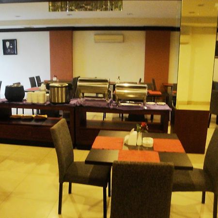 Imperial Hotel Kendari エクステリア 写真