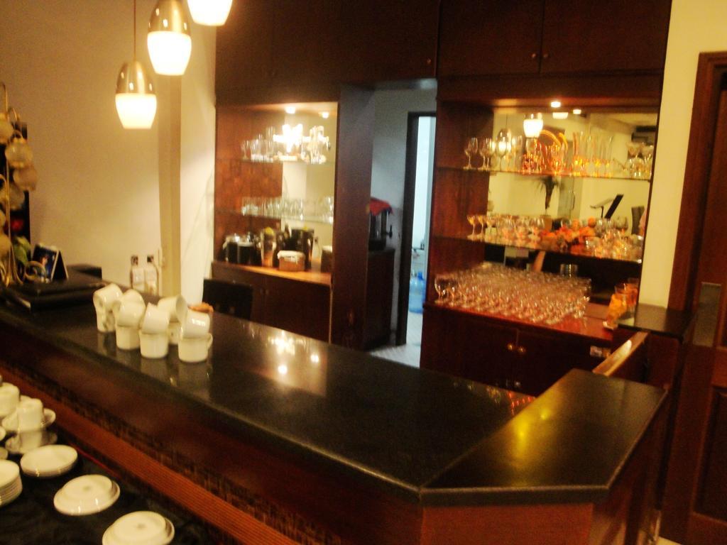 Imperial Hotel Kendari エクステリア 写真