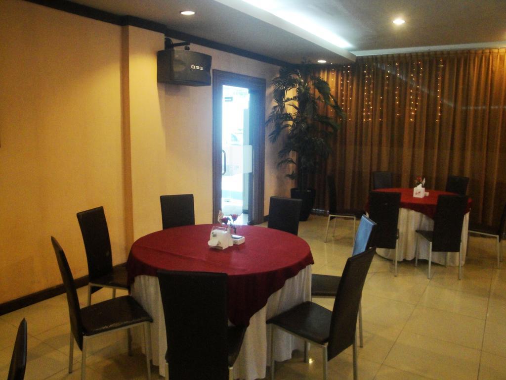 Imperial Hotel Kendari エクステリア 写真