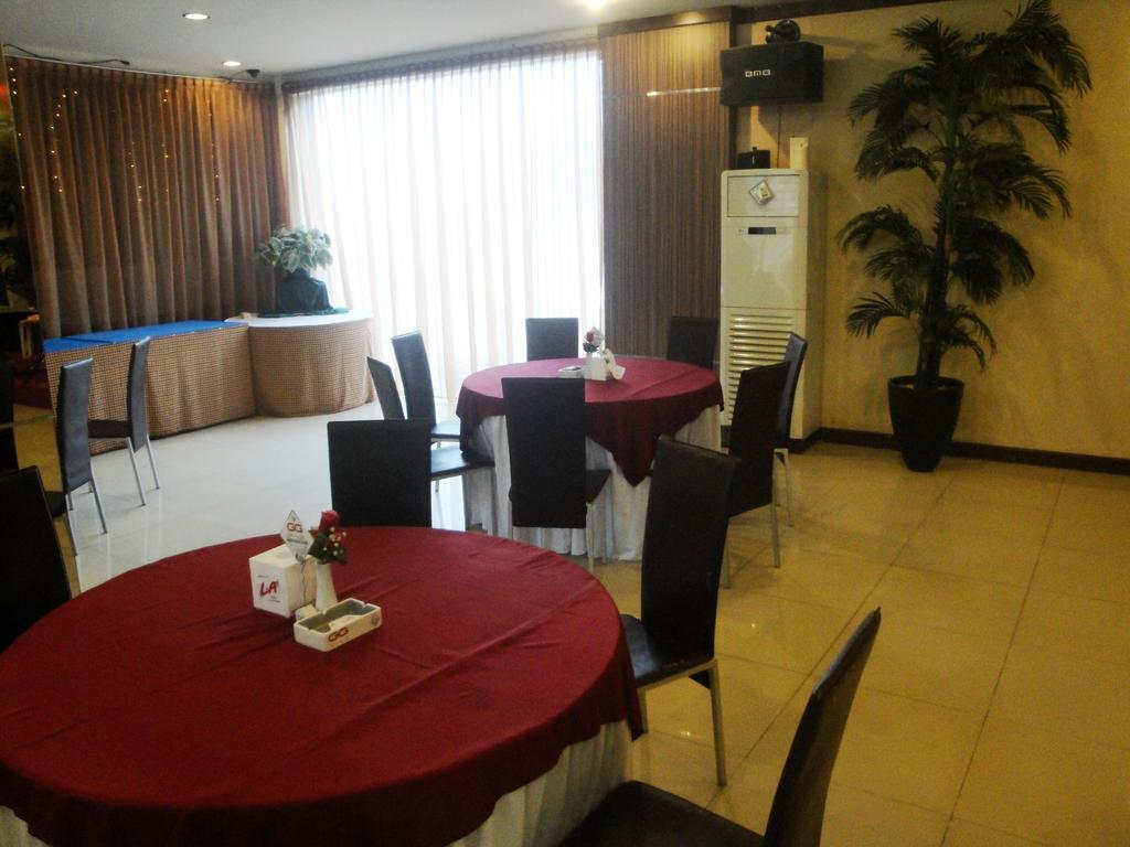 Imperial Hotel Kendari エクステリア 写真