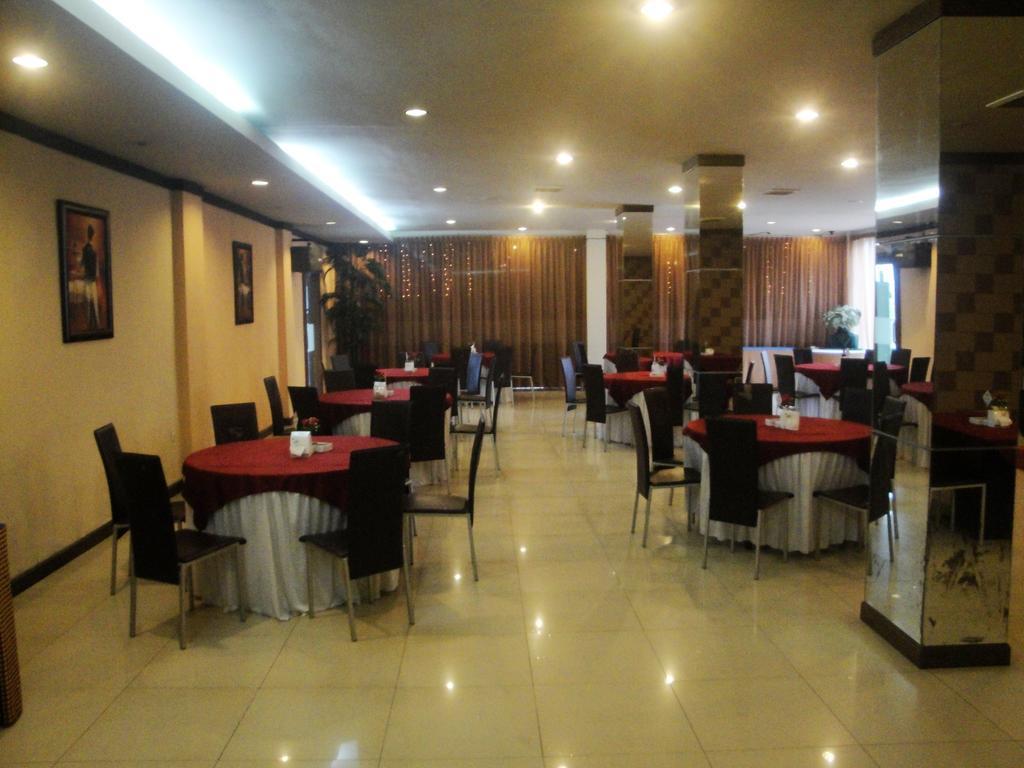 Imperial Hotel Kendari エクステリア 写真