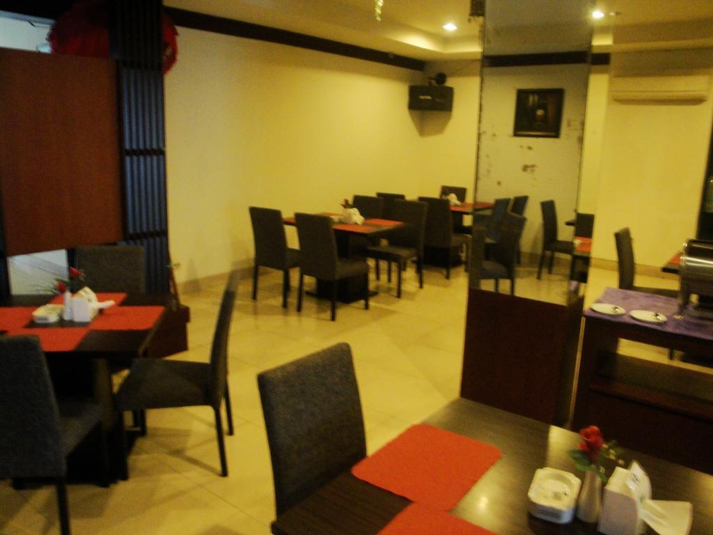 Imperial Hotel Kendari エクステリア 写真