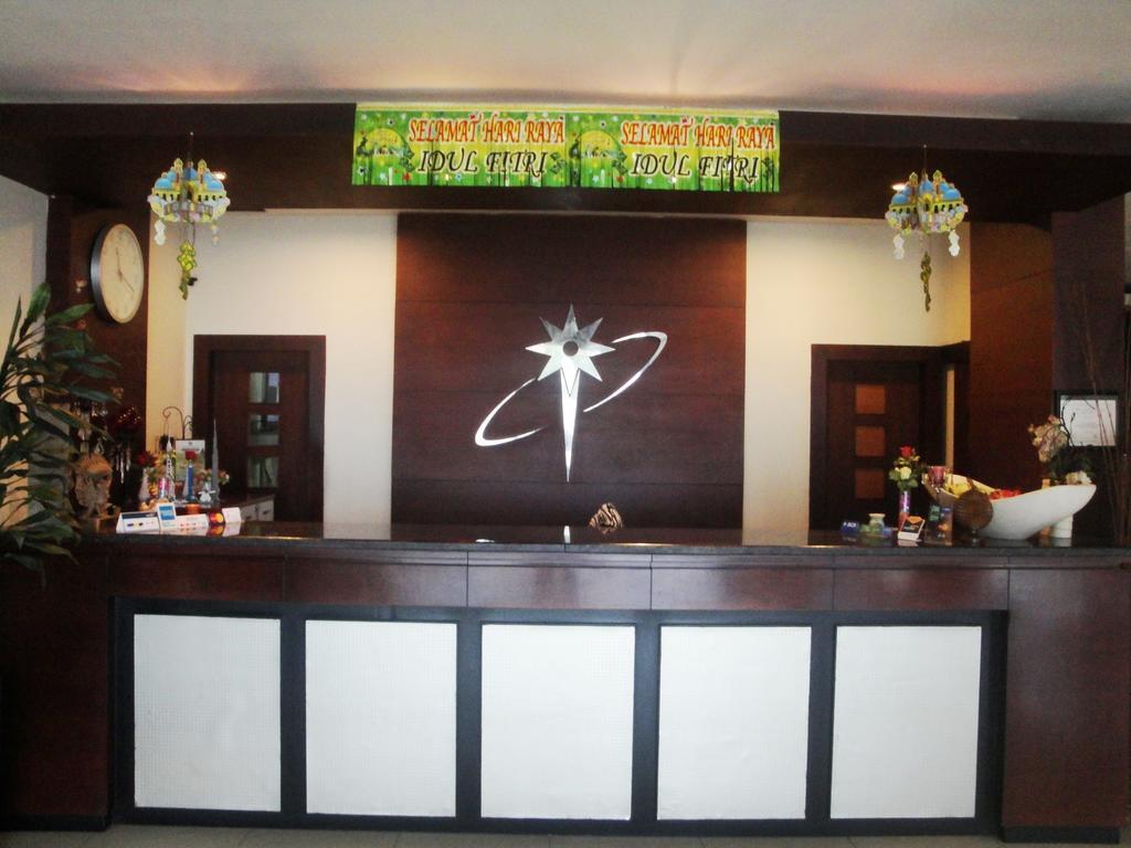 Imperial Hotel Kendari エクステリア 写真