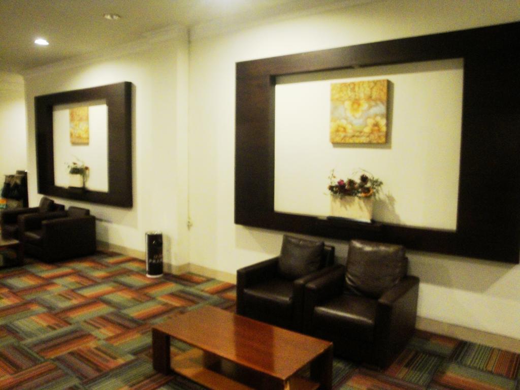 Imperial Hotel Kendari エクステリア 写真