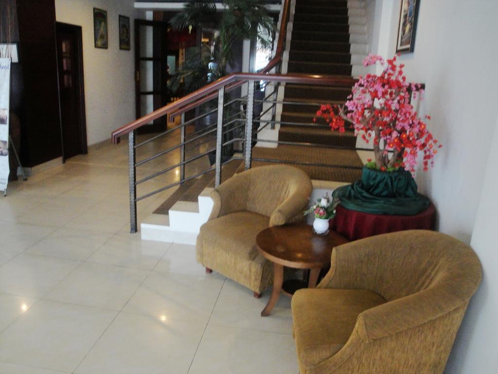Imperial Hotel Kendari エクステリア 写真