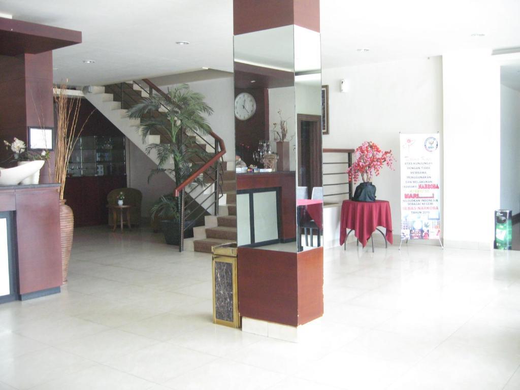 Imperial Hotel Kendari エクステリア 写真