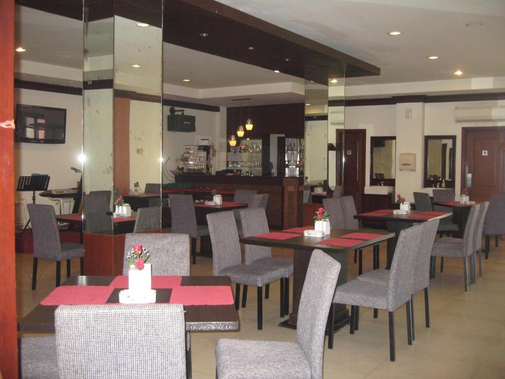 Imperial Hotel Kendari エクステリア 写真