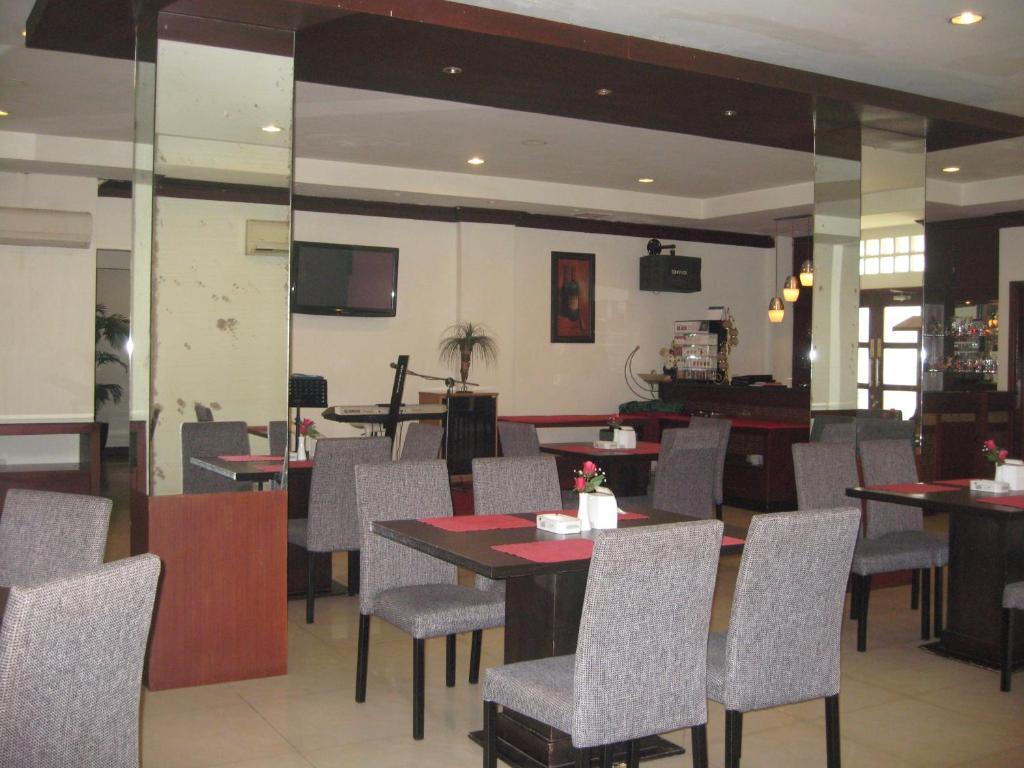 Imperial Hotel Kendari エクステリア 写真
