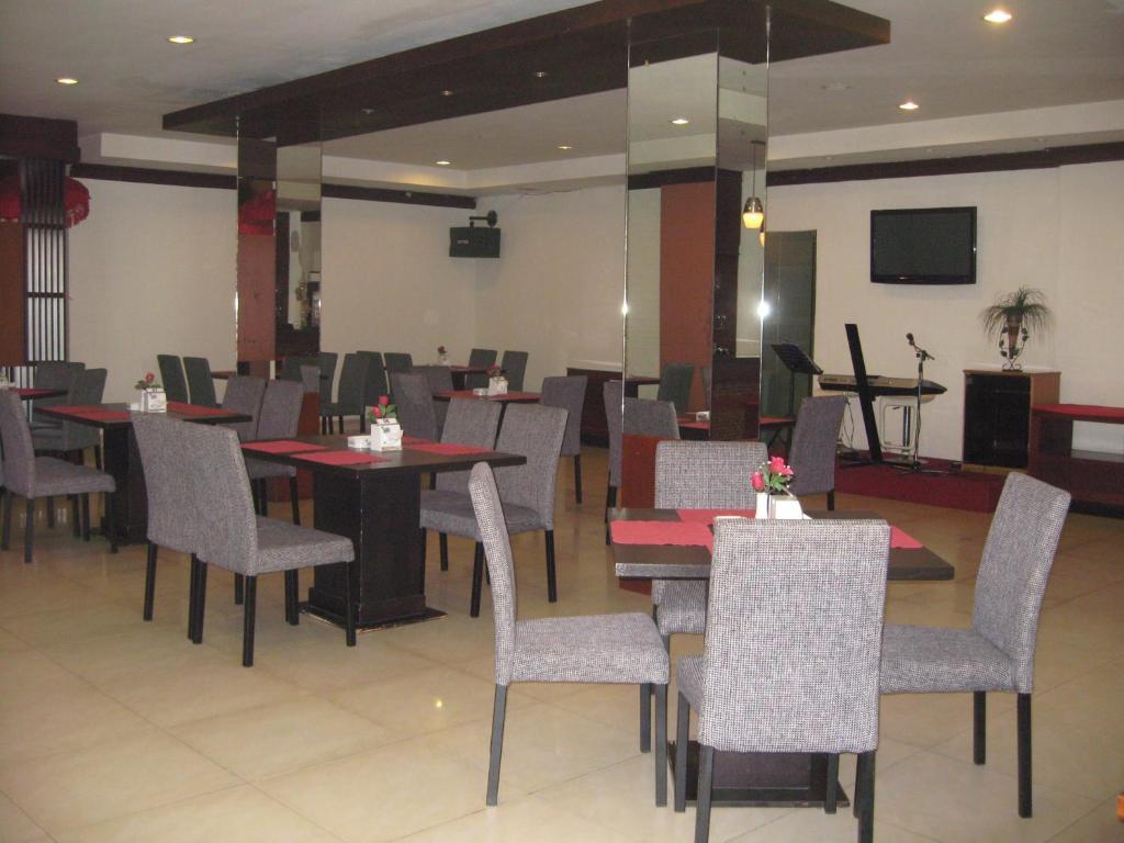 Imperial Hotel Kendari エクステリア 写真