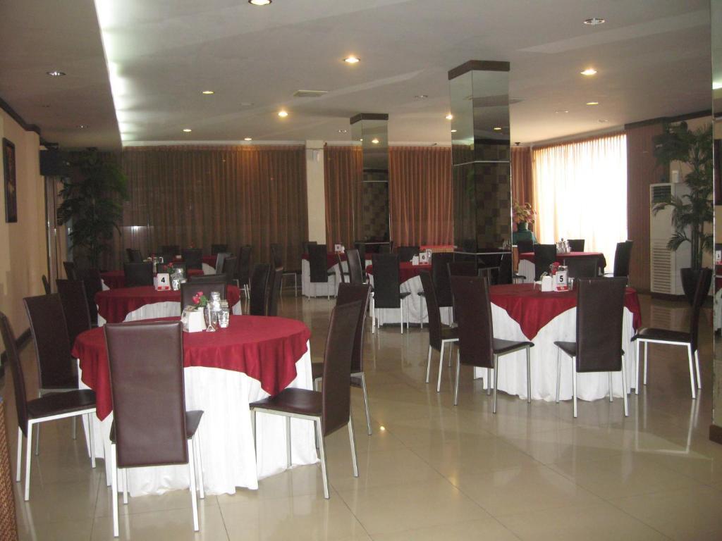 Imperial Hotel Kendari エクステリア 写真