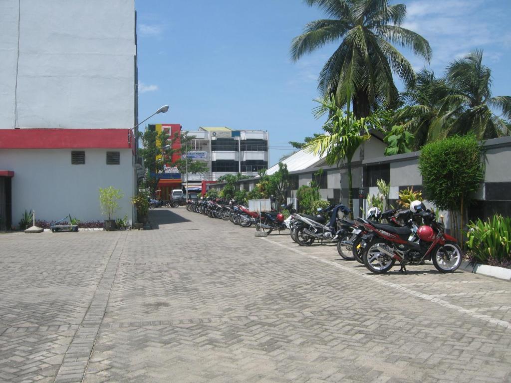 Imperial Hotel Kendari エクステリア 写真